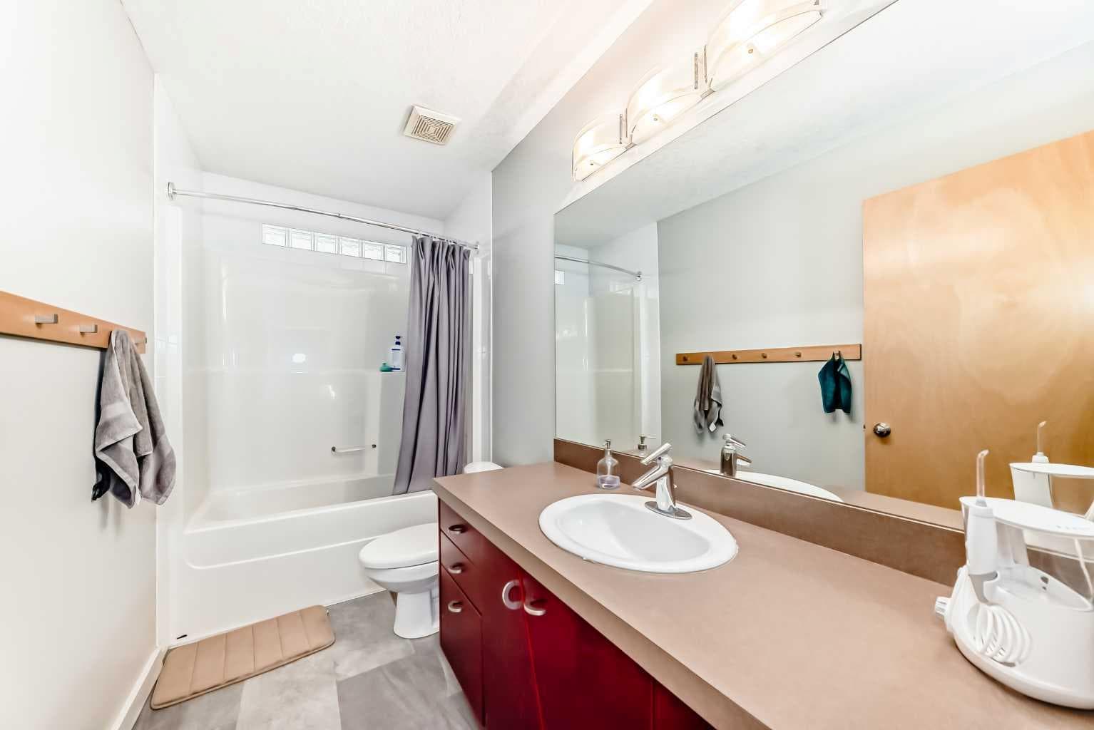 11 Cresthaven Bay SW