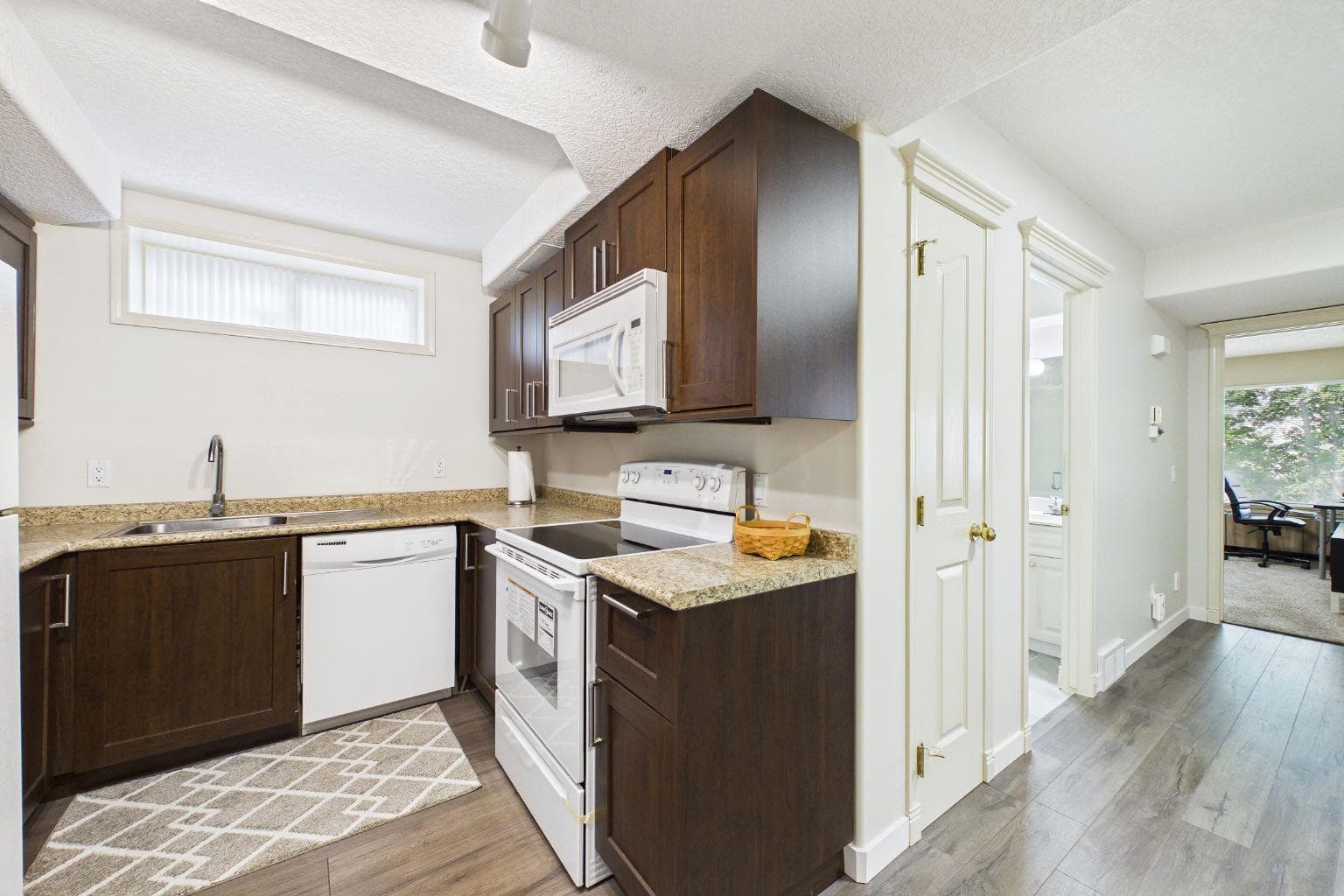 15 Royal Crest Terrace NW
