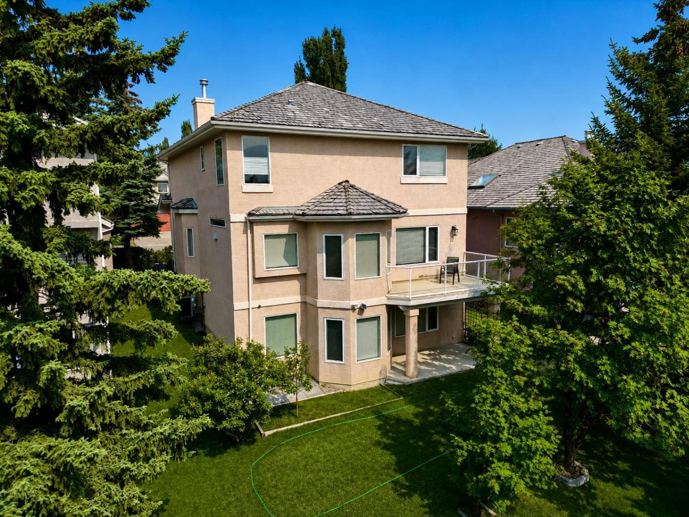 15 Royal Crest Terrace NW
