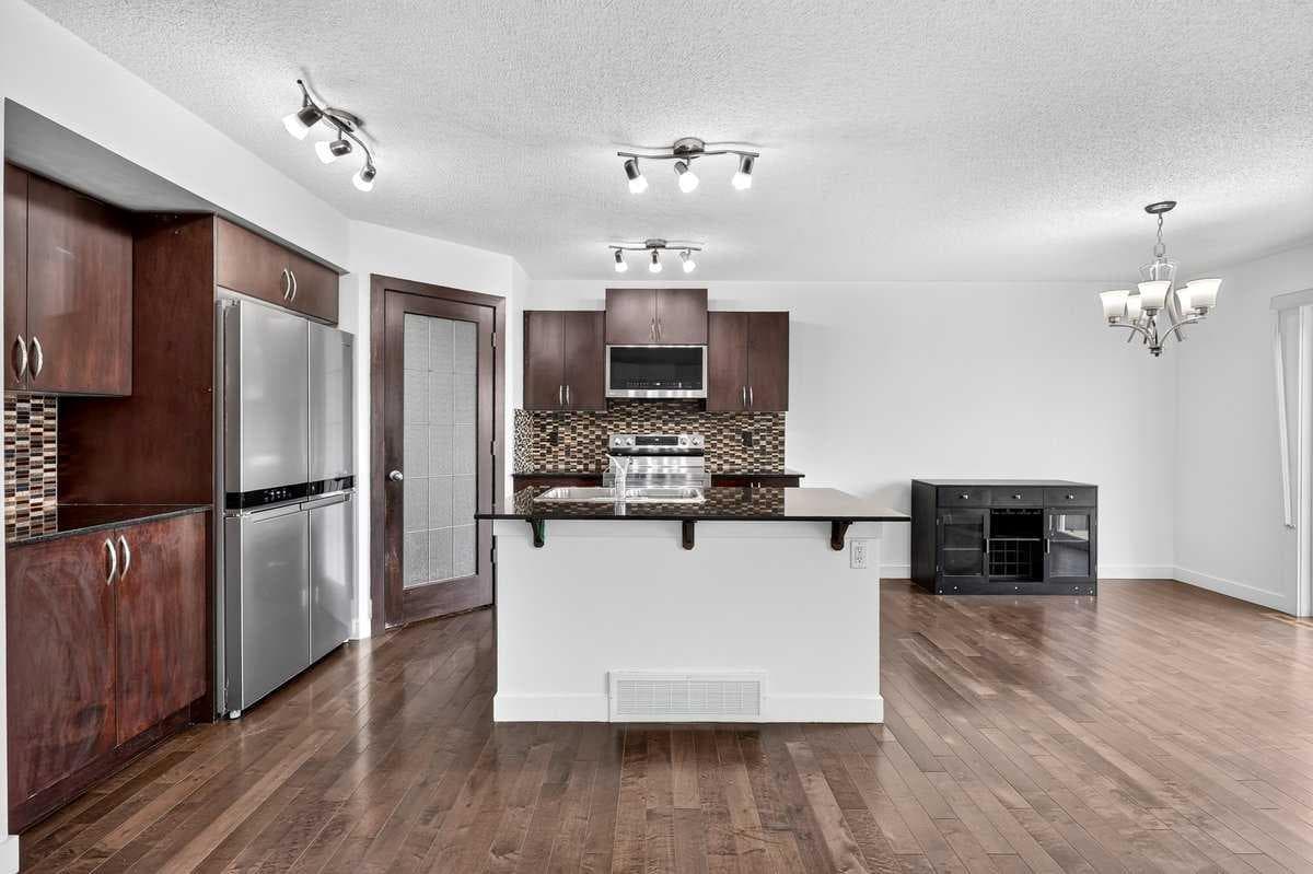 377 Panora Way NW