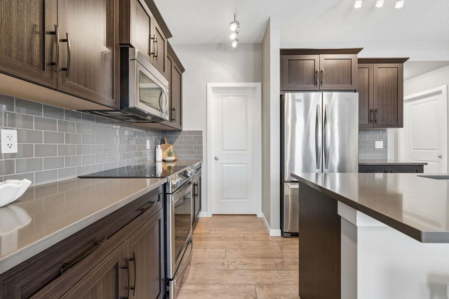 4 Emberside Place 