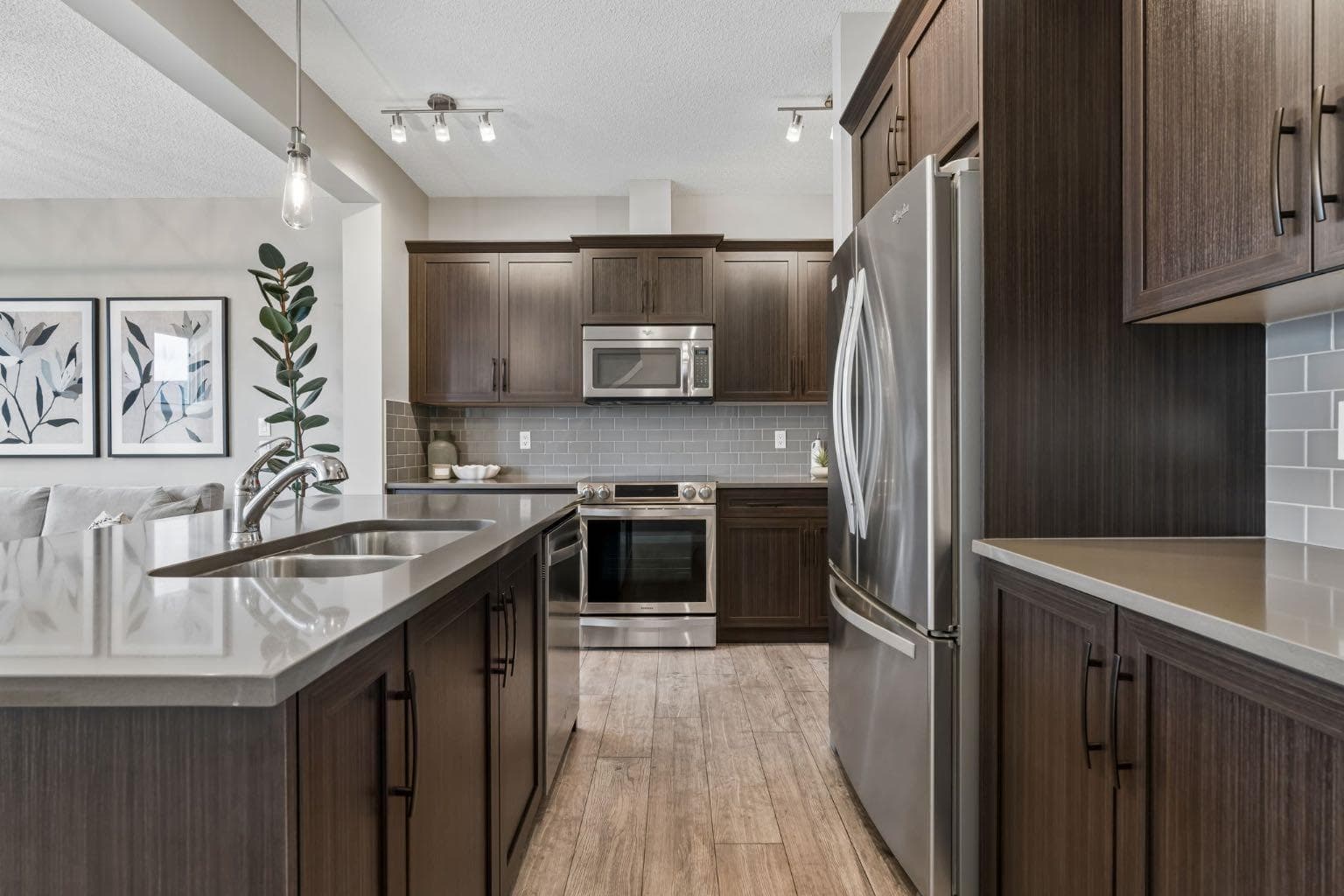 4 Emberside Place 