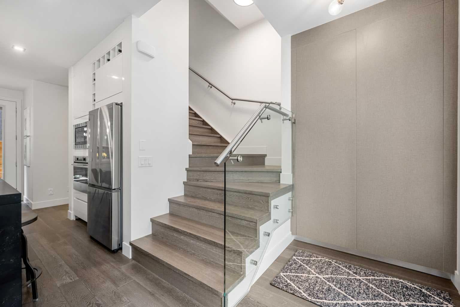 1103 4 Street NE