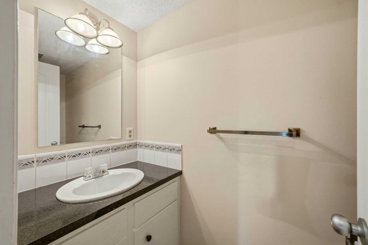 26, 5400 Dalhousie Drive NW