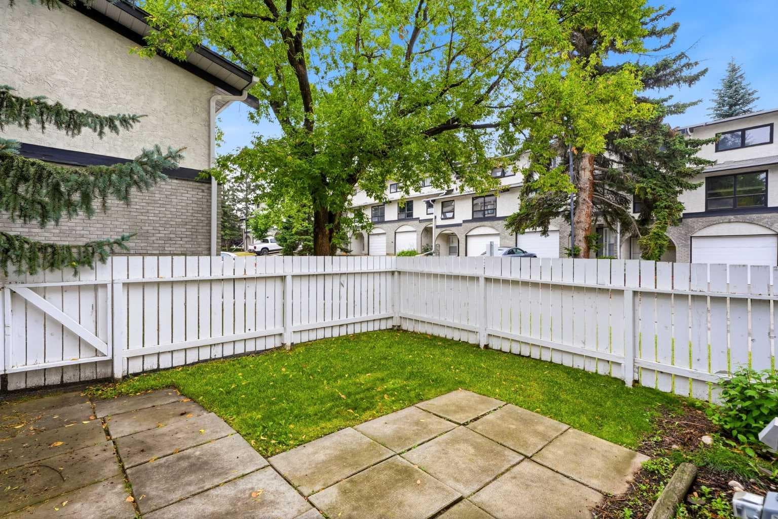 26, 5400 Dalhousie Drive NW