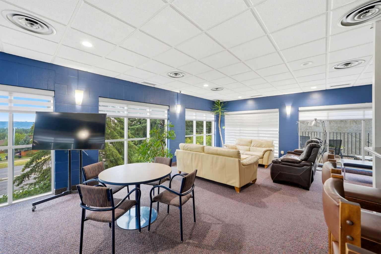 26, 5400 Dalhousie Drive NW