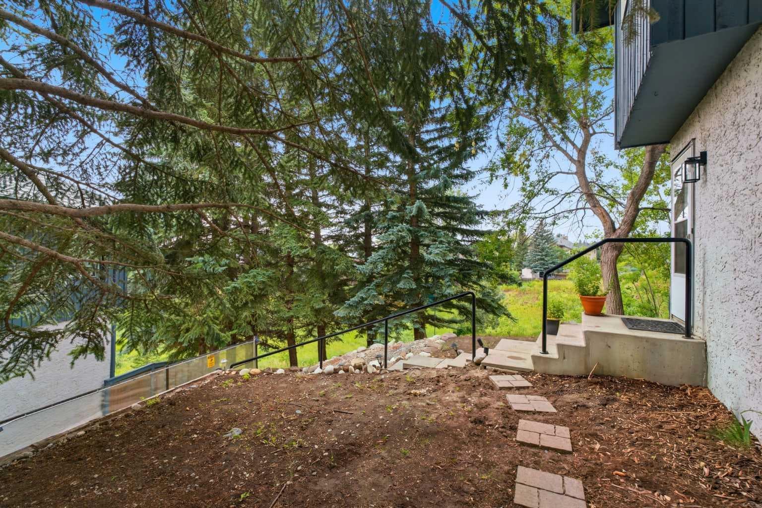 12, 800 Bowcroft Place 