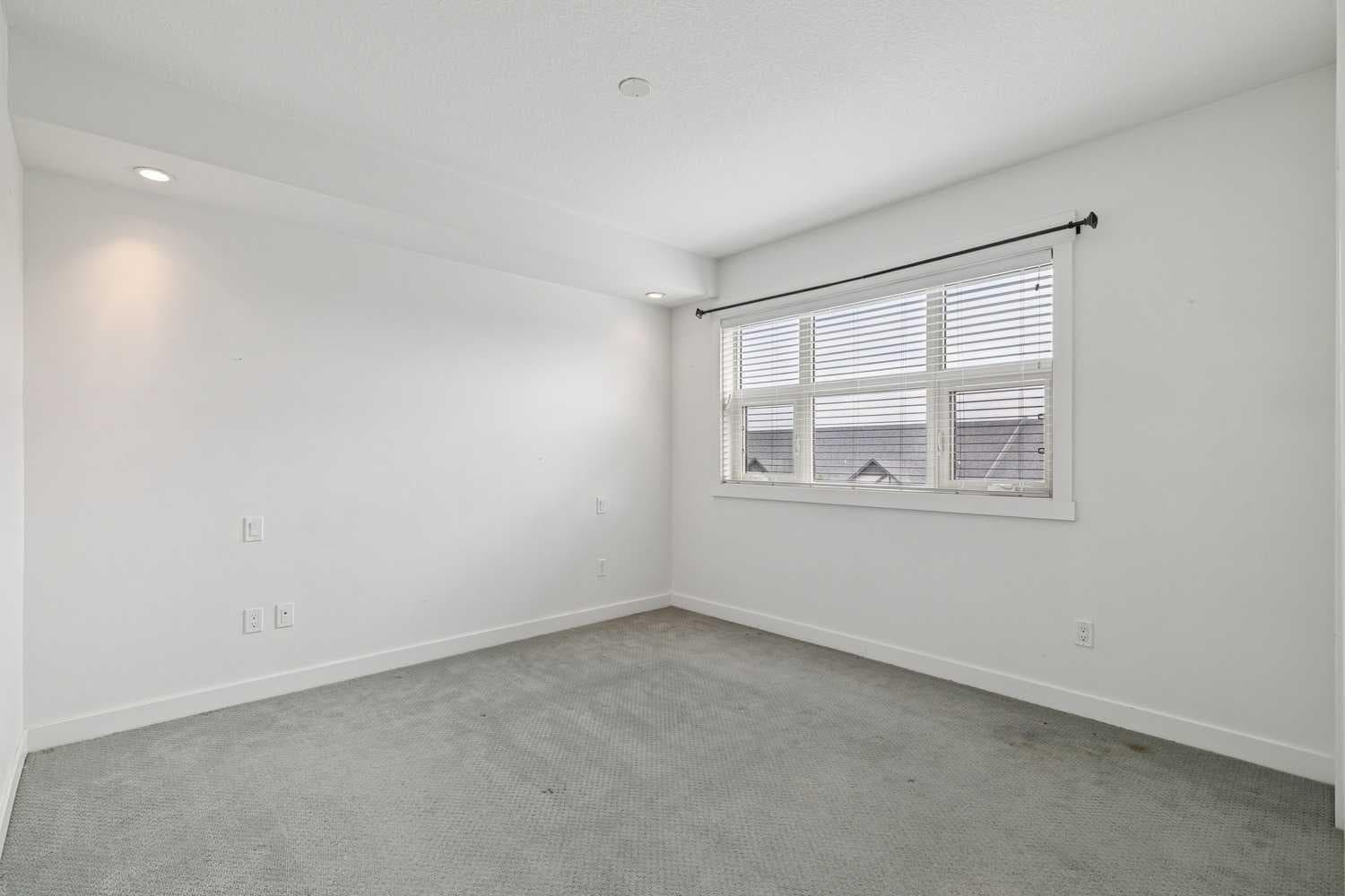 225, 15 Aspenmont Heights SW