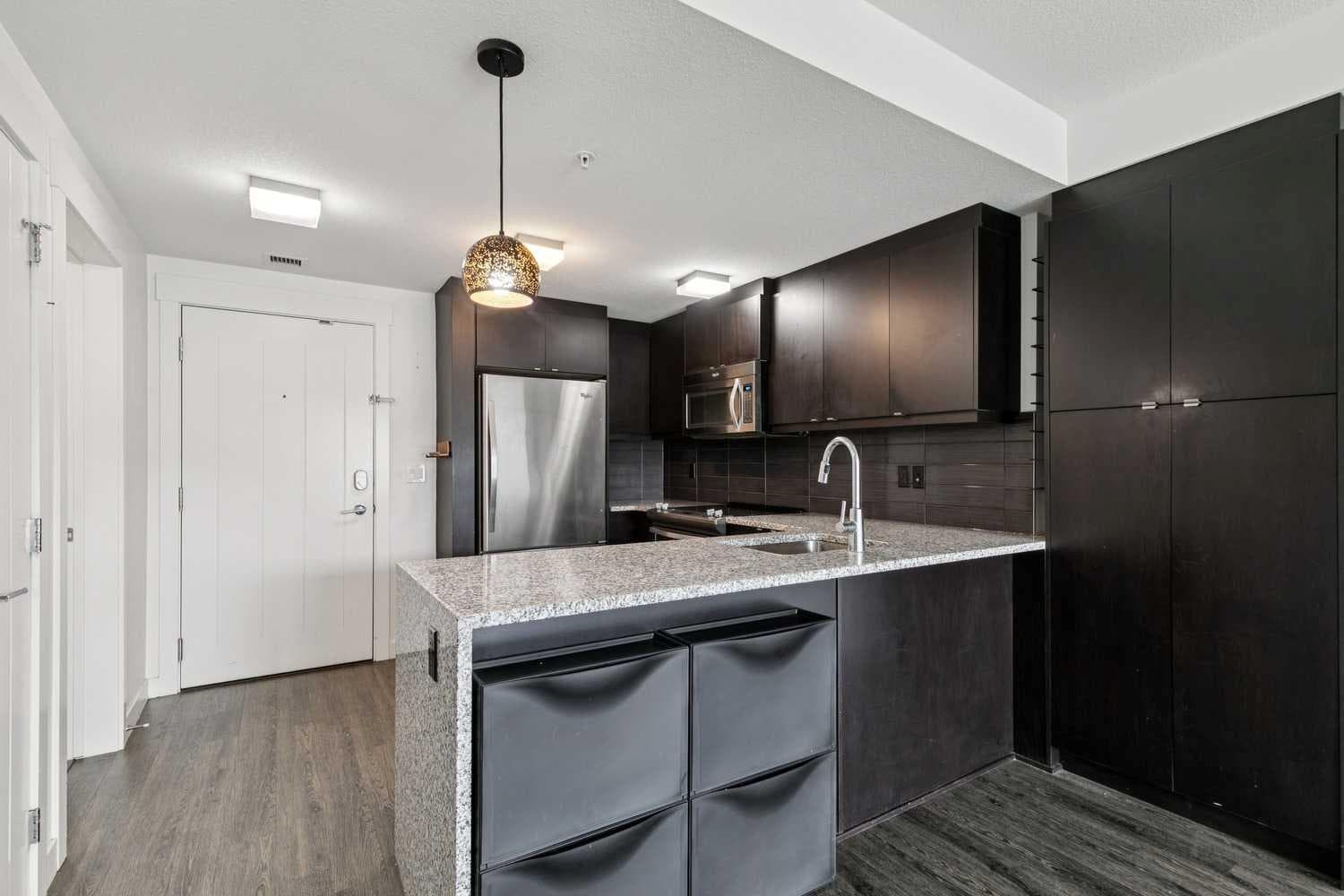 225, 15 Aspenmont Heights SW