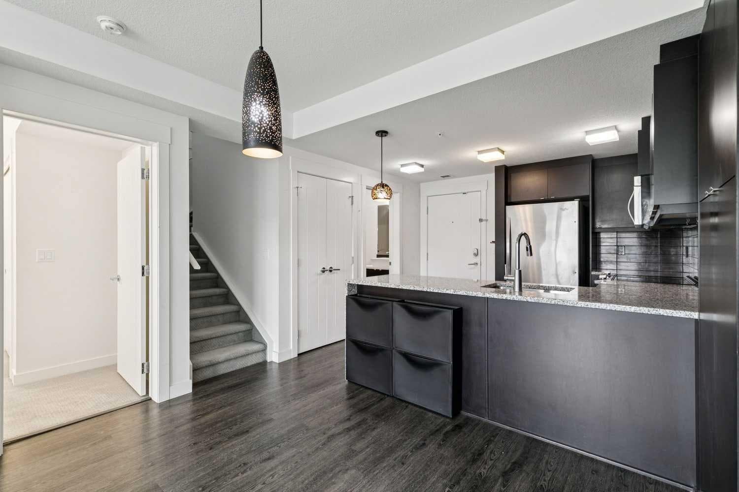 225, 15 Aspenmont Heights SW