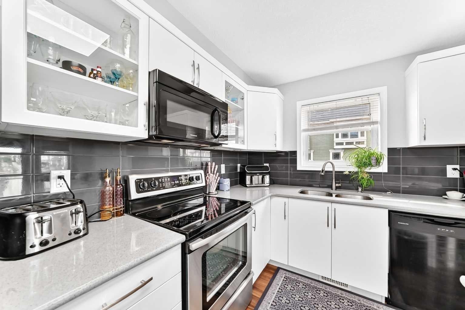 136 Windford Grove SW