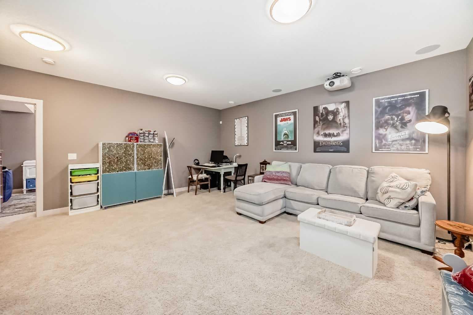 93 Williamstown Green NW