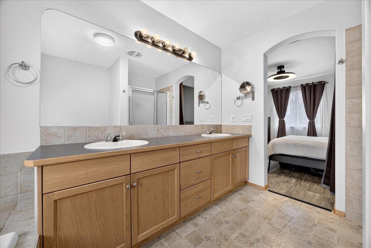 2745 Coopers Manor SW
