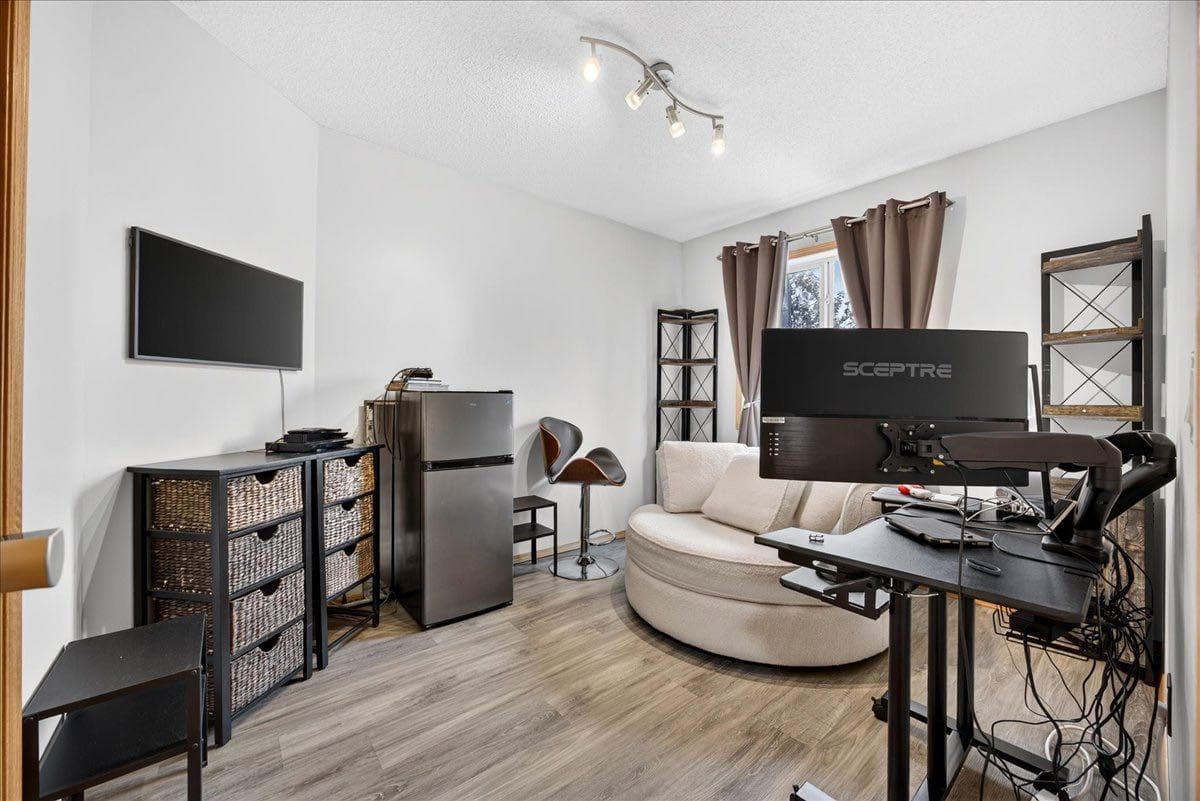 2745 Coopers Manor SW