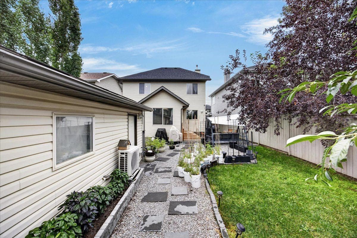 2745 Coopers Manor SW