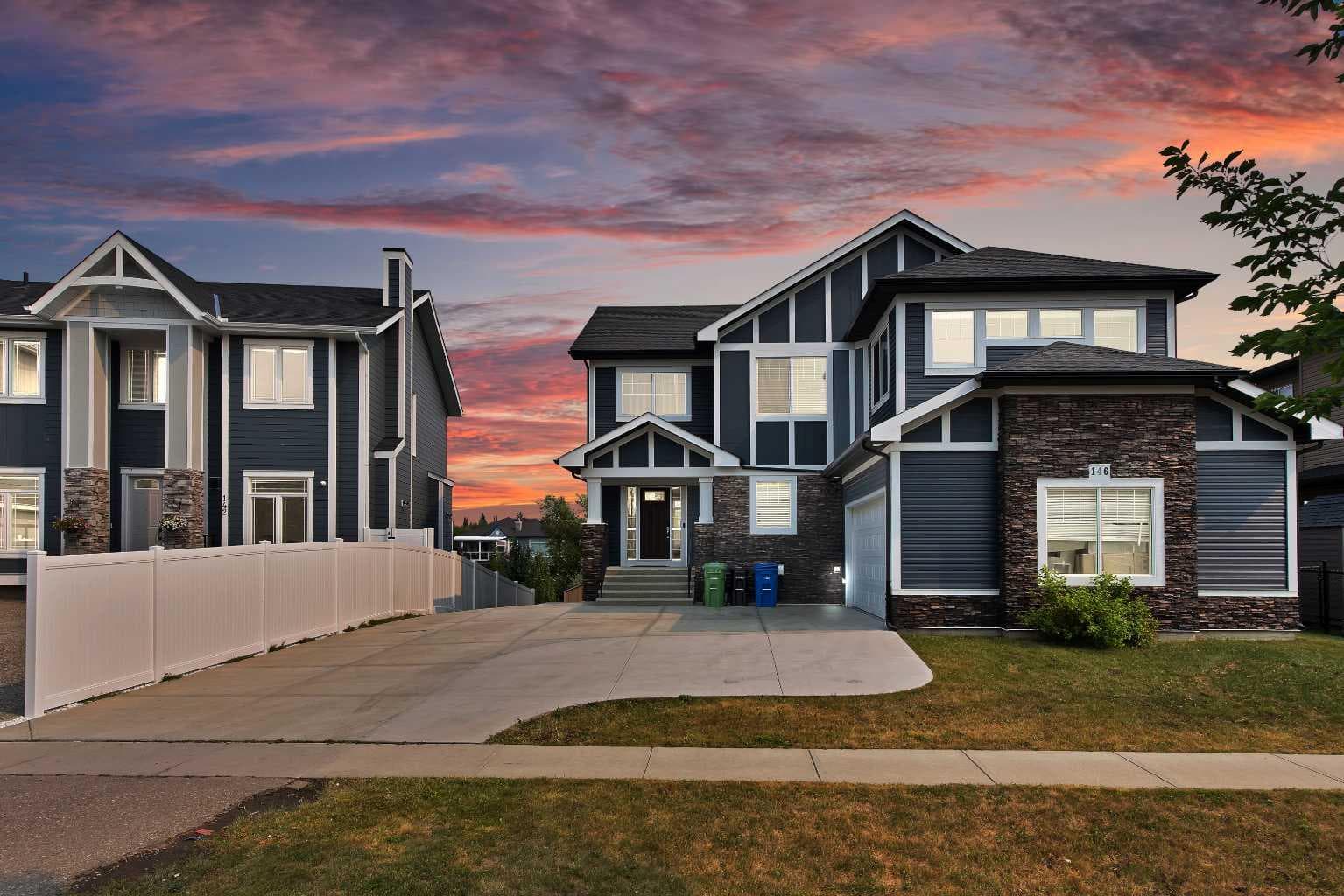 146 Canoe Crescent SW