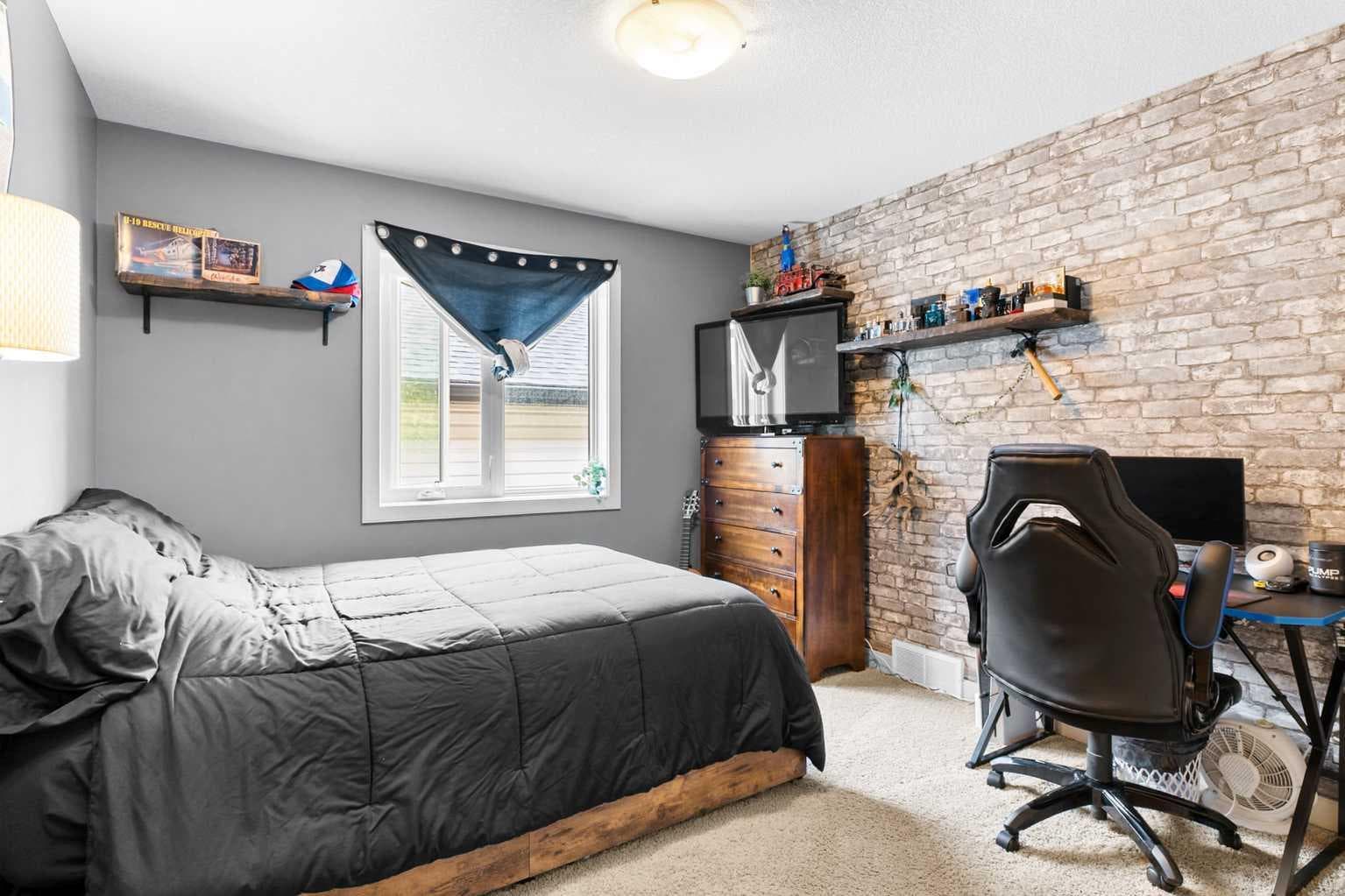 19 Sunset Circle 