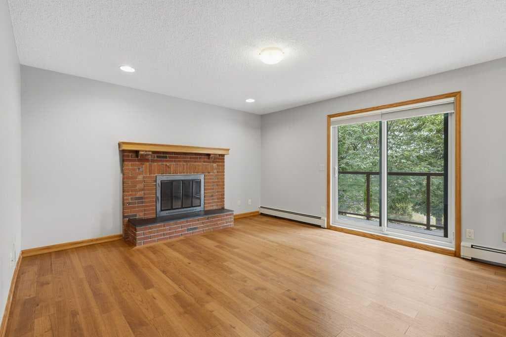 119 Strathbury Bay SW
