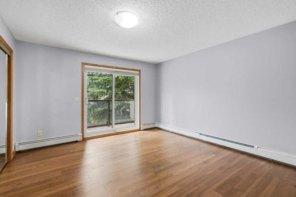 119 Strathbury Bay SW