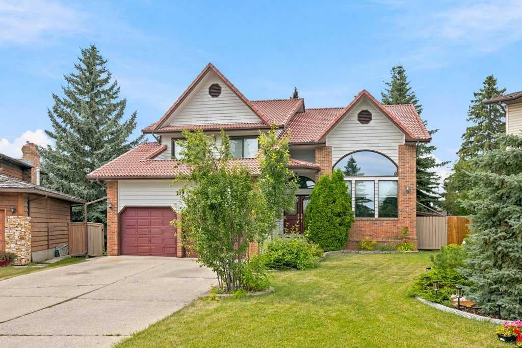 119 Strathbury Bay SW