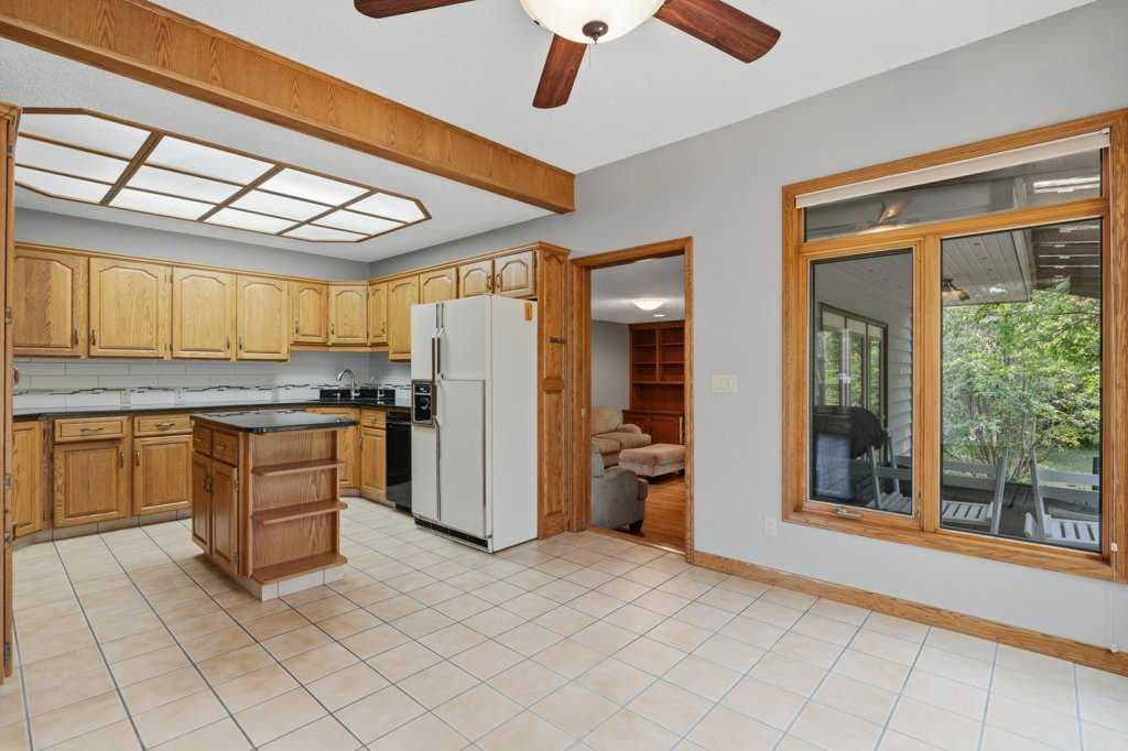 119 Strathbury Bay SW