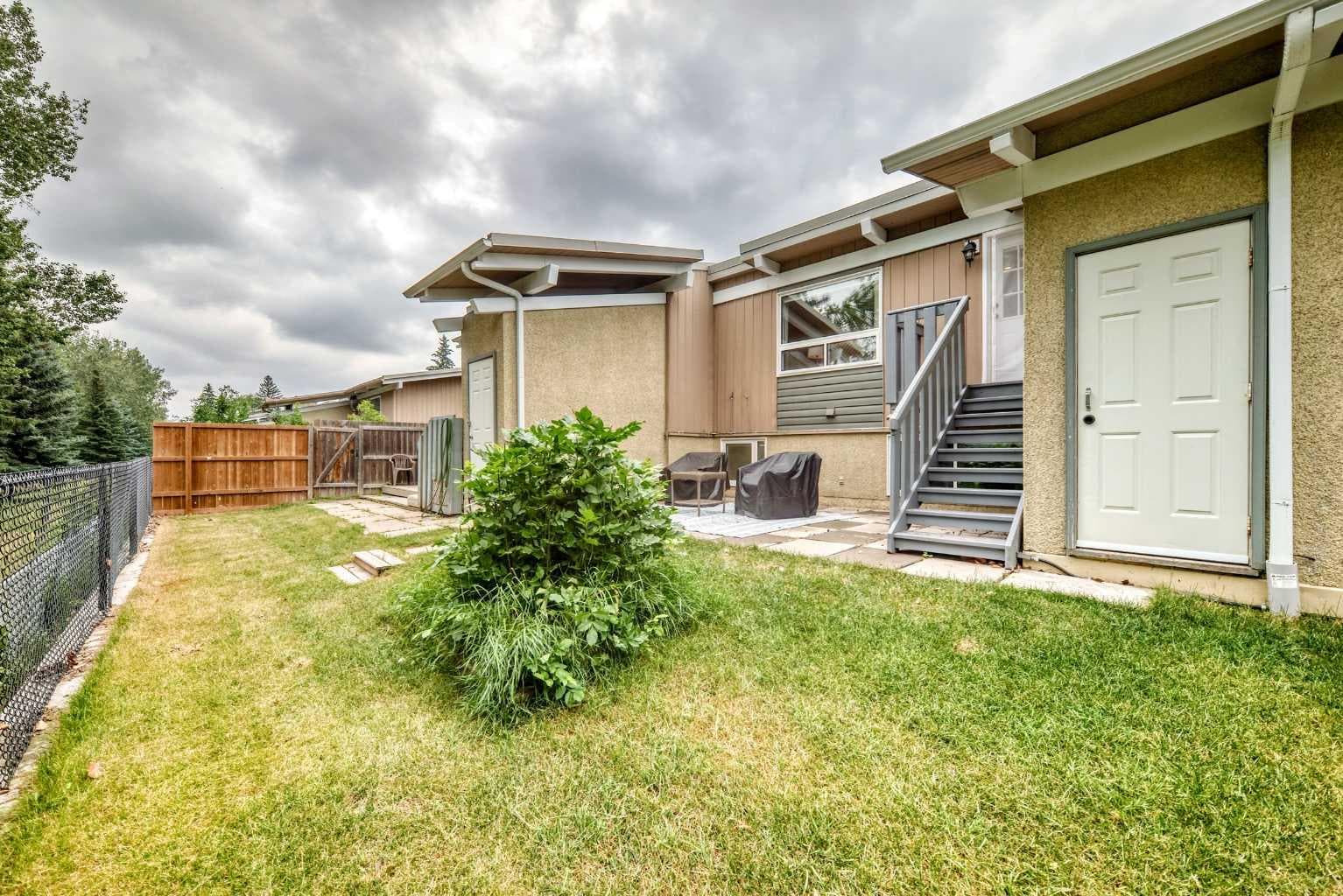 1702, 11010 Bonaventure Drive SE