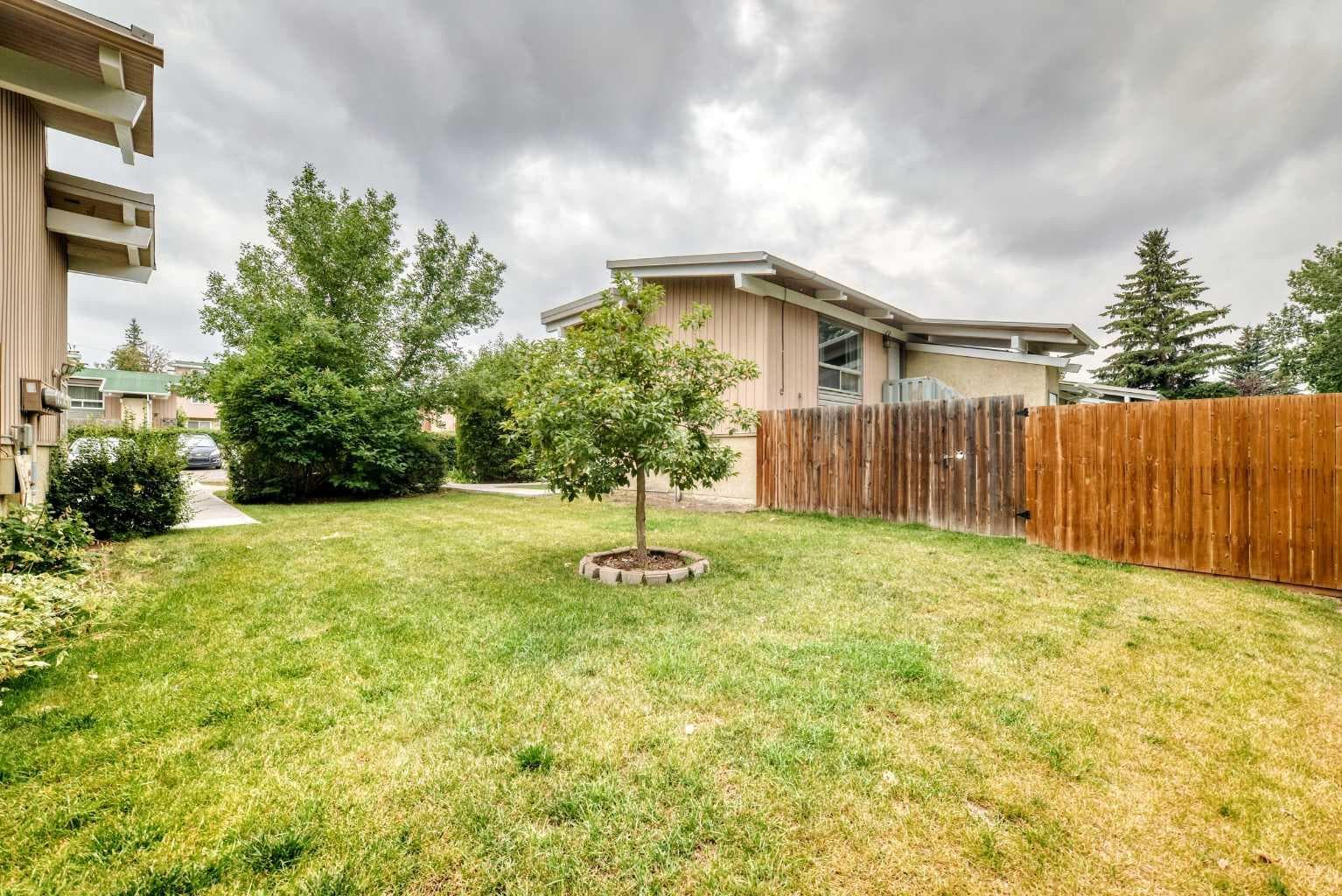 1702, 11010 Bonaventure Drive SE