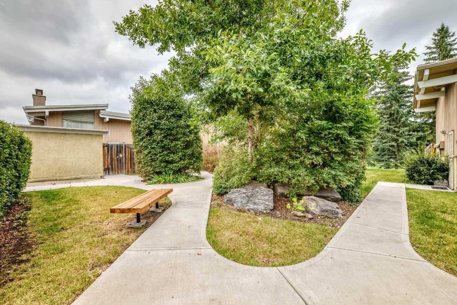 1702, 11010 Bonaventure Drive SE