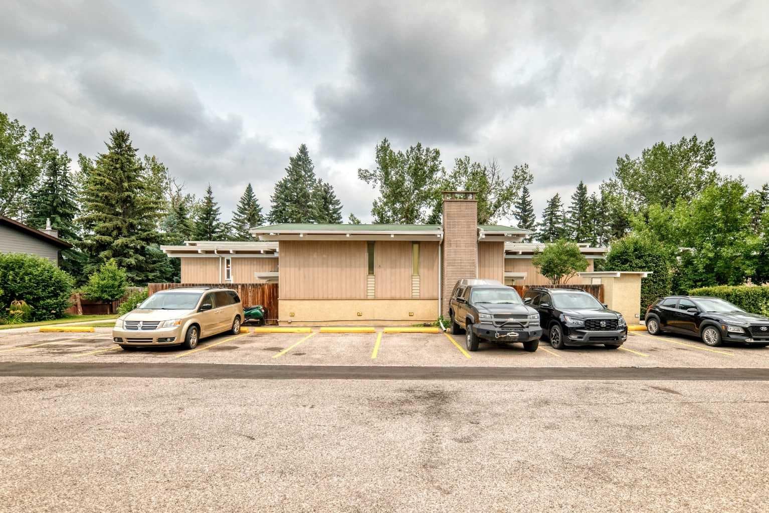 1702, 11010 Bonaventure Drive SE