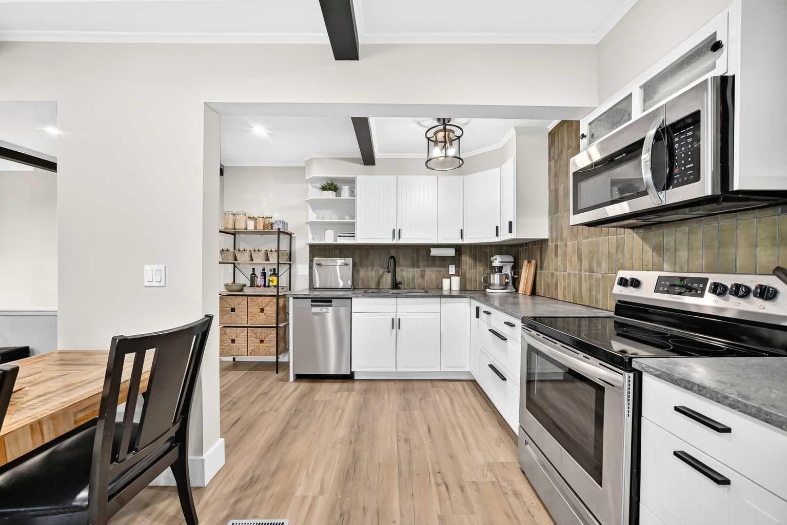 1702, 11010 Bonaventure Drive SE