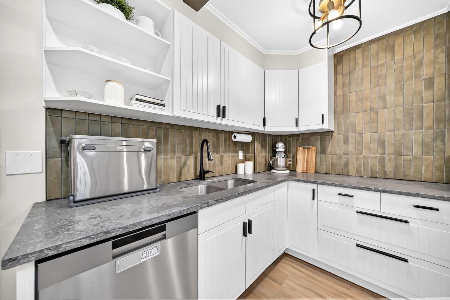 1702, 11010 Bonaventure Drive SE