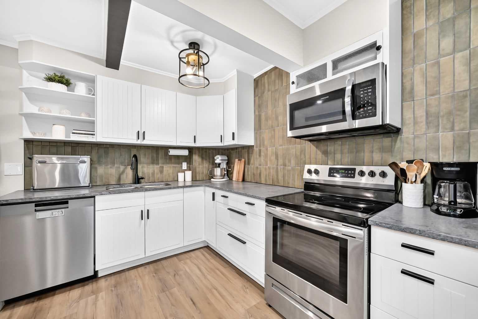 1702, 11010 Bonaventure Drive SE