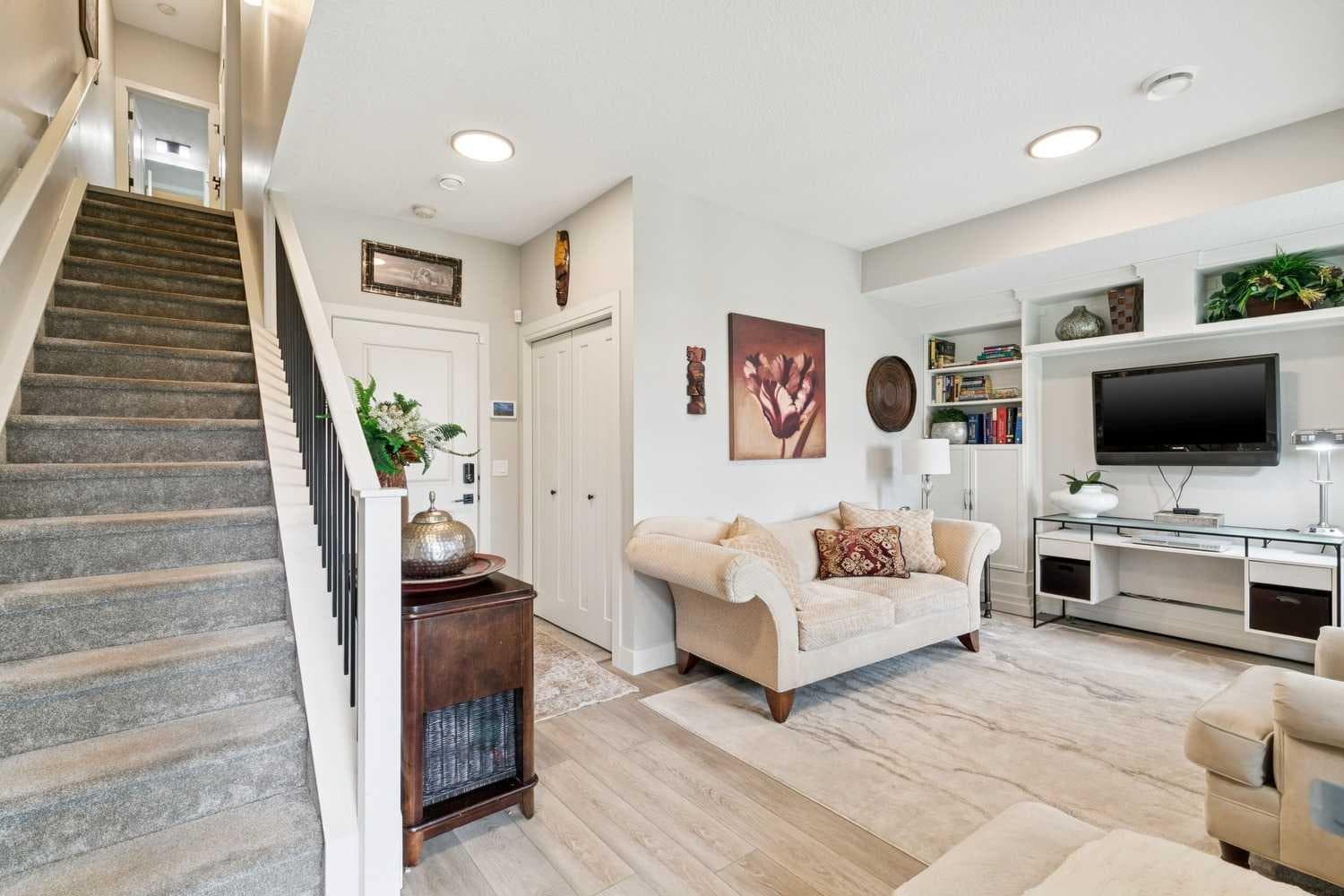 17 Royal Elm Green NW