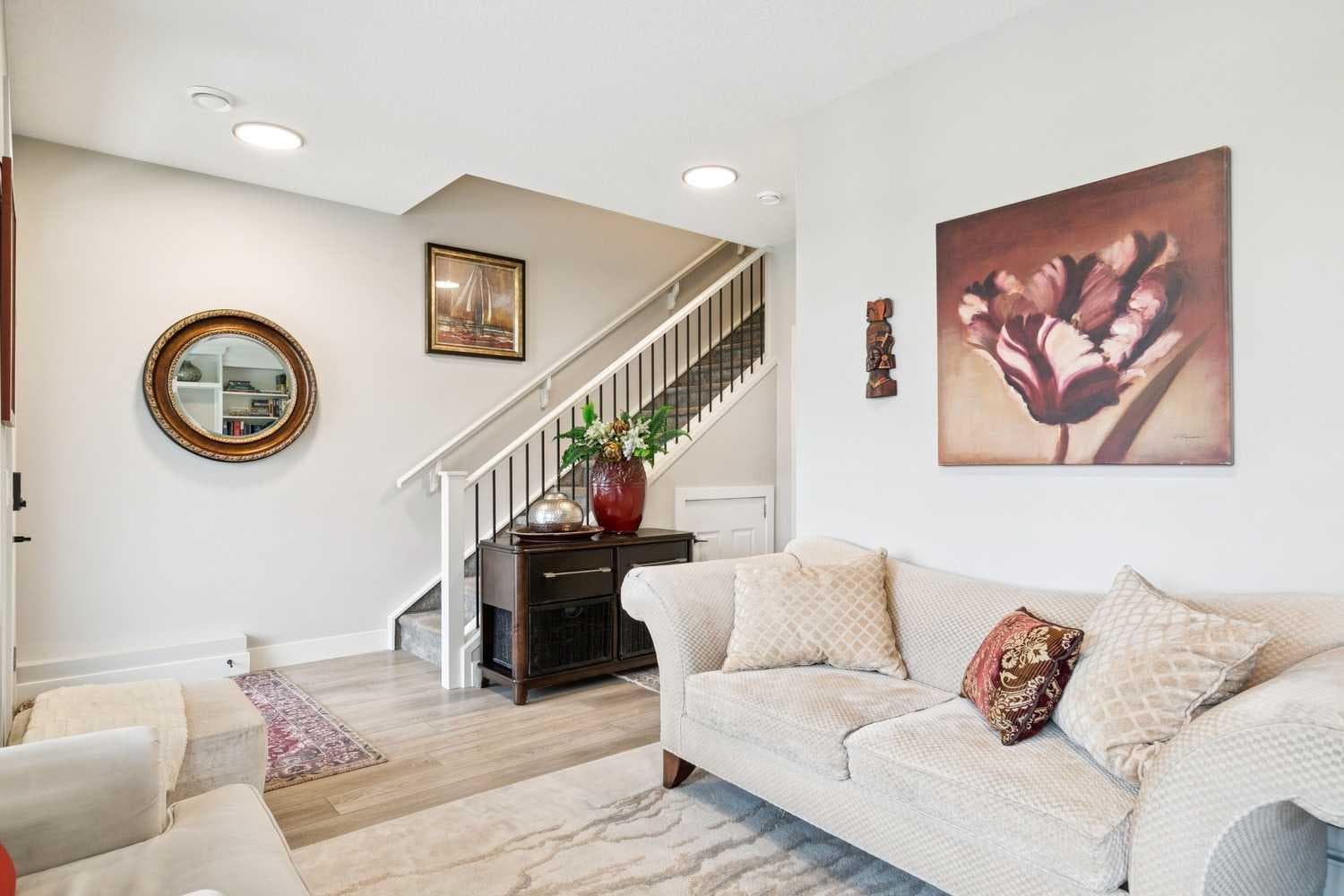 17 Royal Elm Green NW