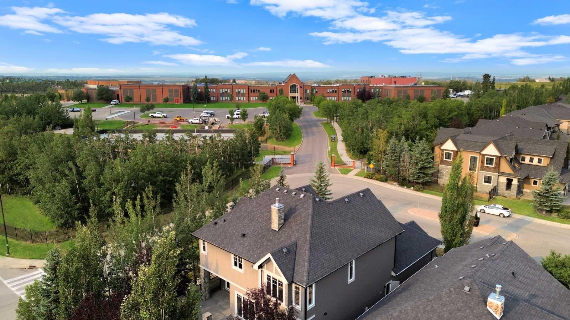 4 Aspen Cliff Close SW