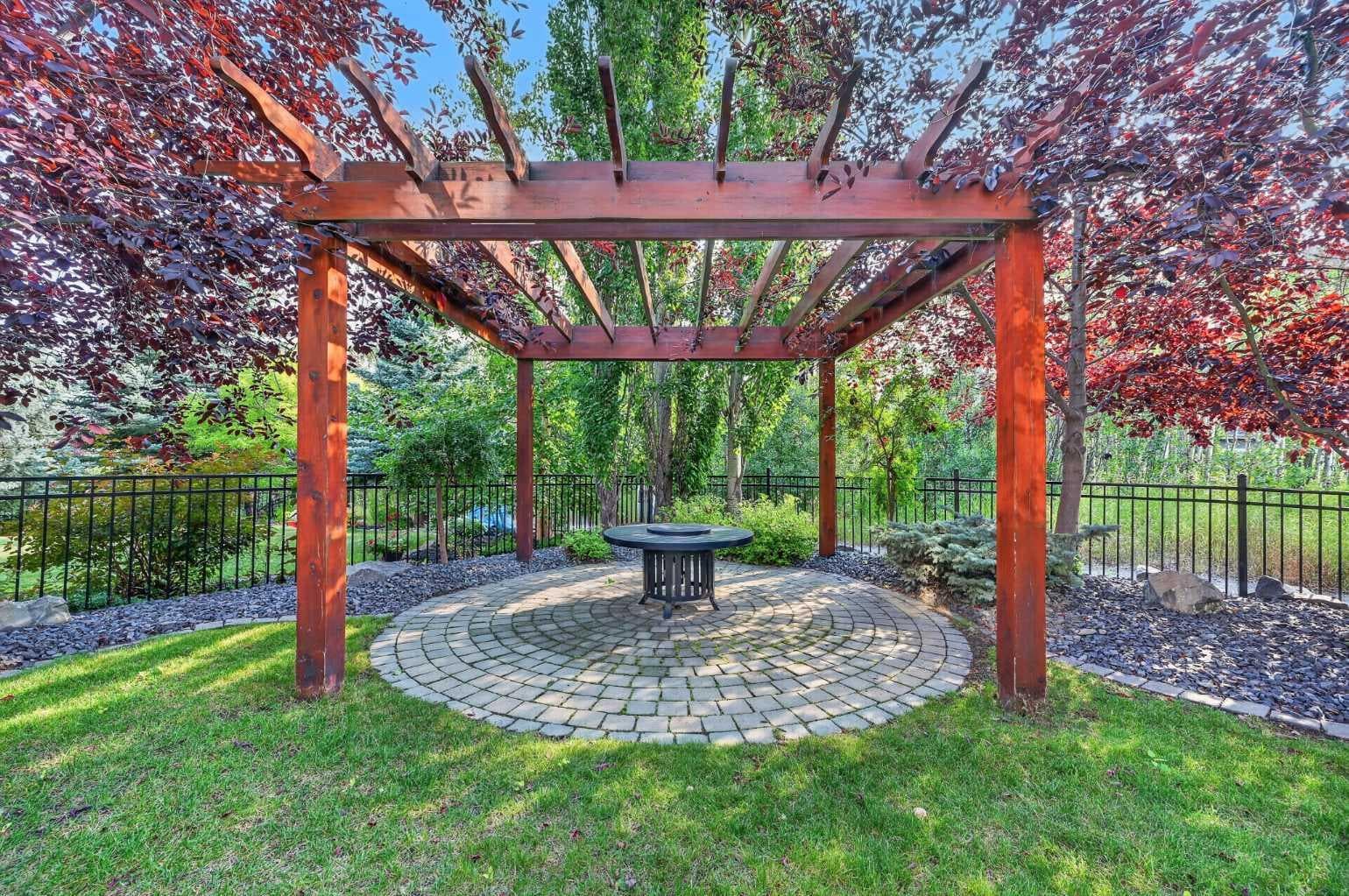 4 Aspen Cliff Close SW