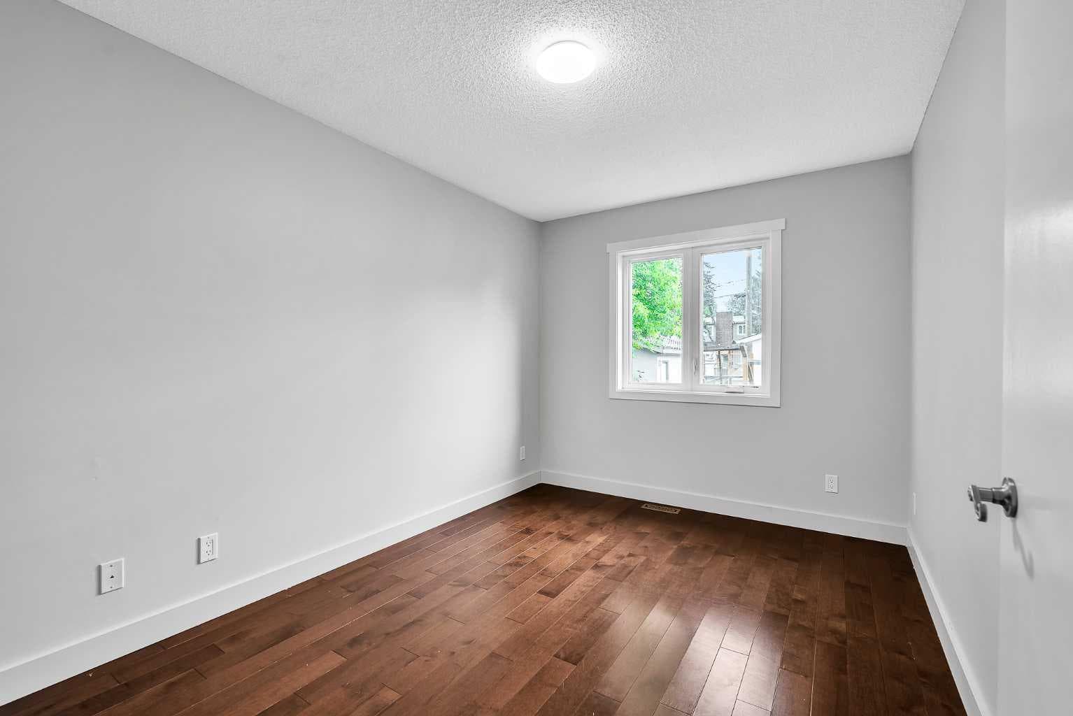 2807 29 Street SW