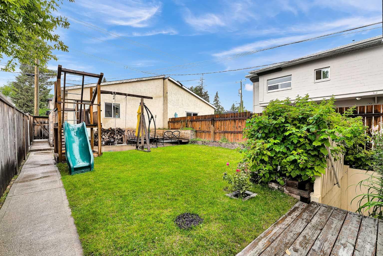 2807 29 Street SW