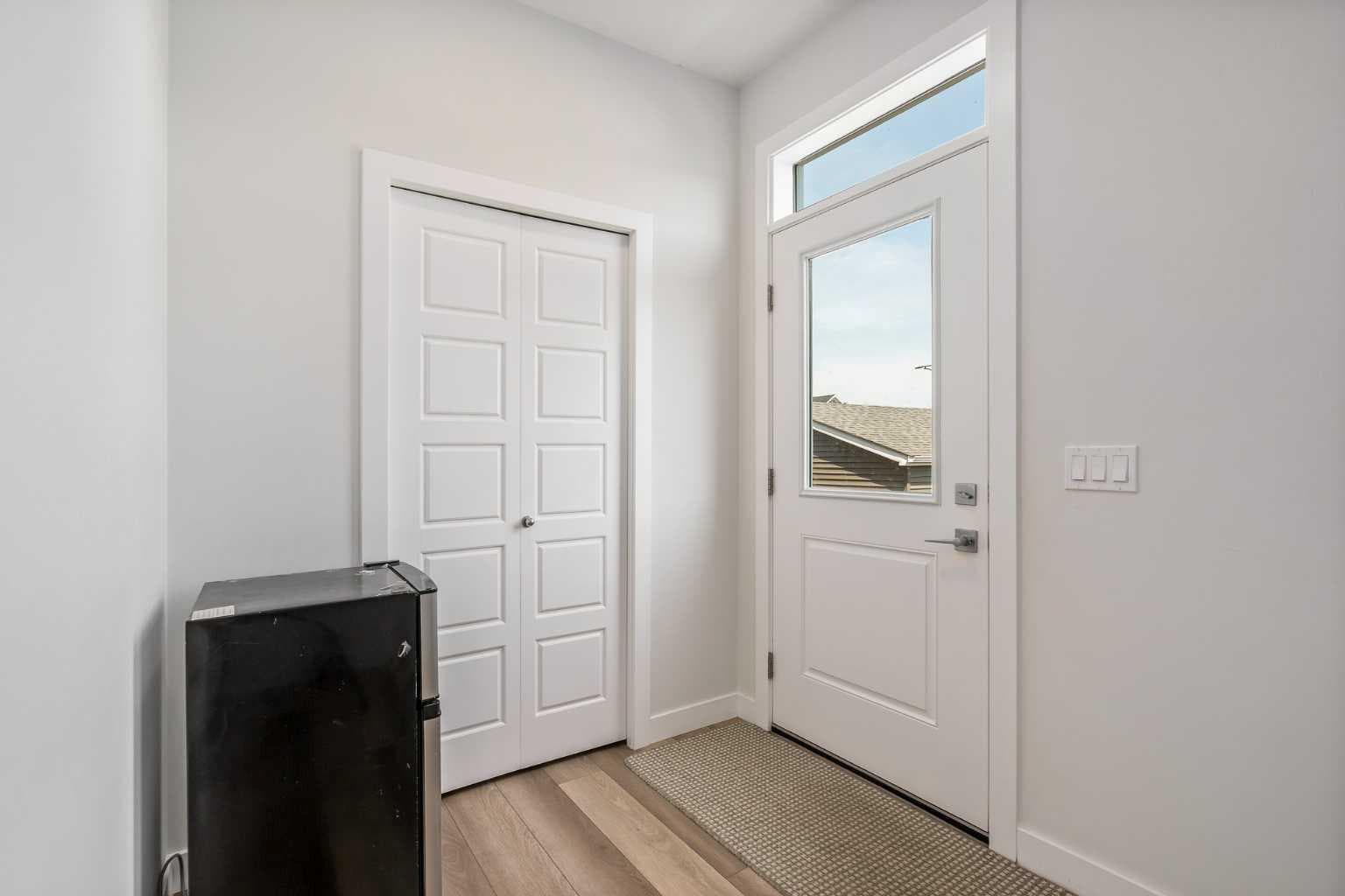 352 Chelsea Passage W