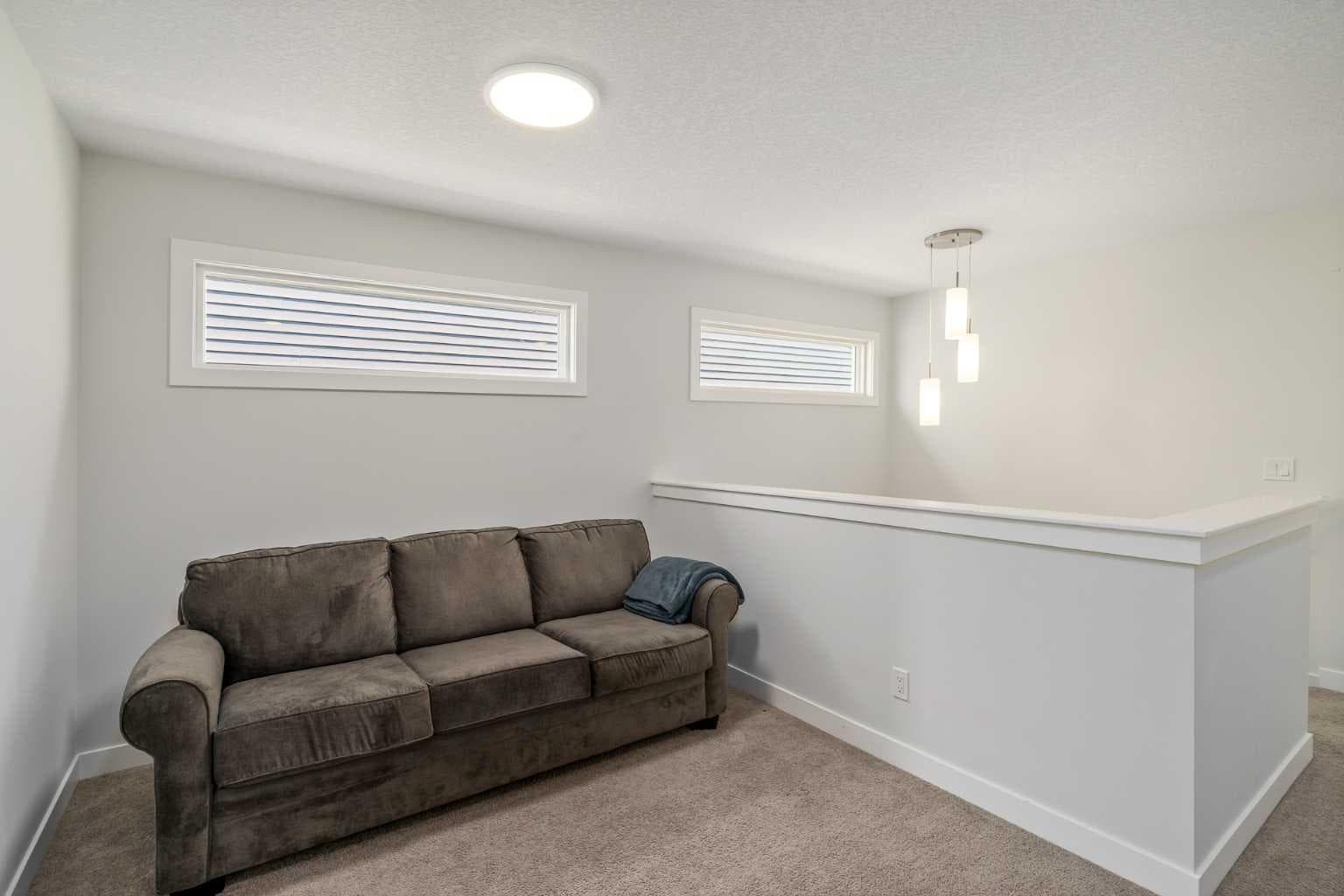 352 Chelsea Passage W