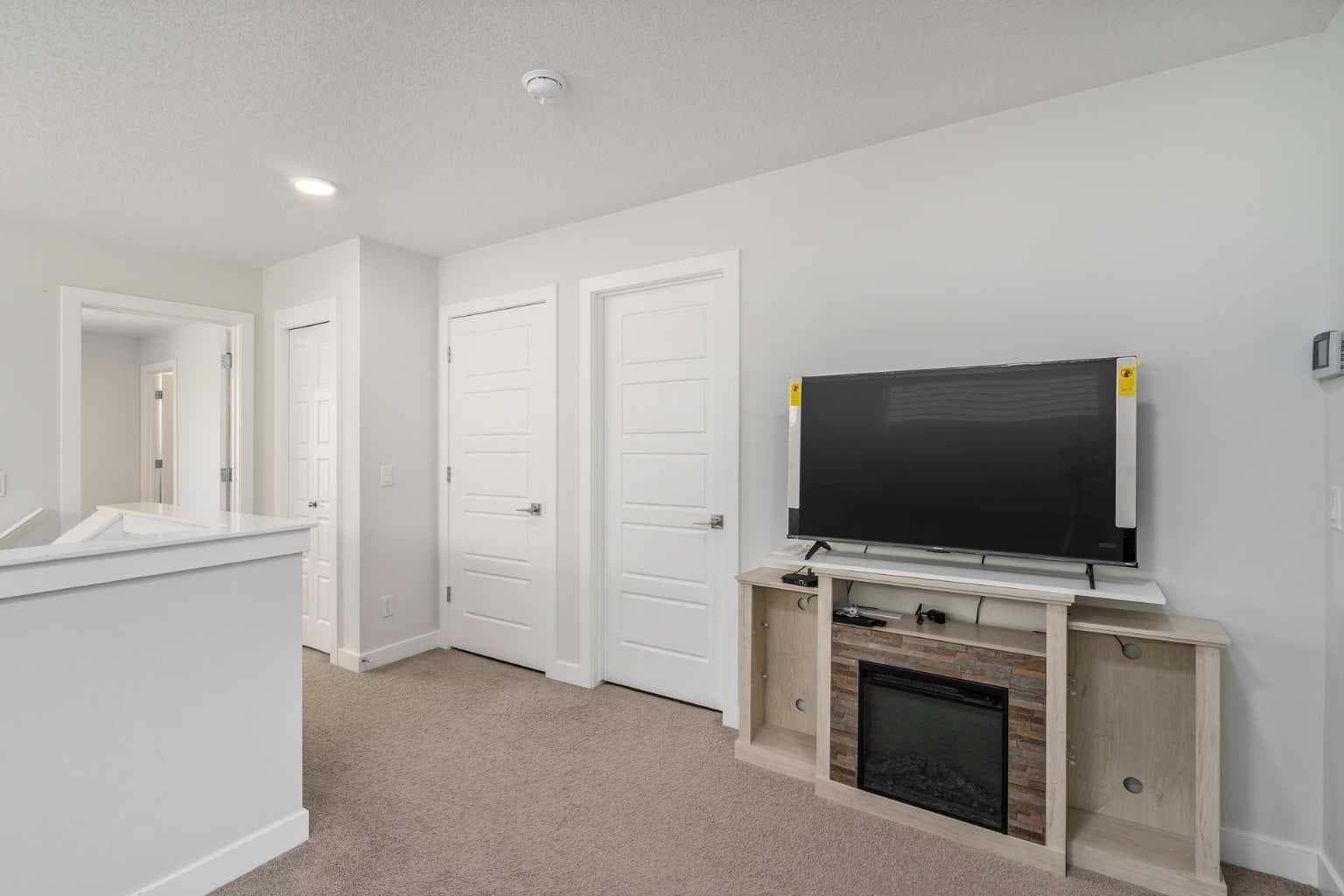 352 Chelsea Passage W