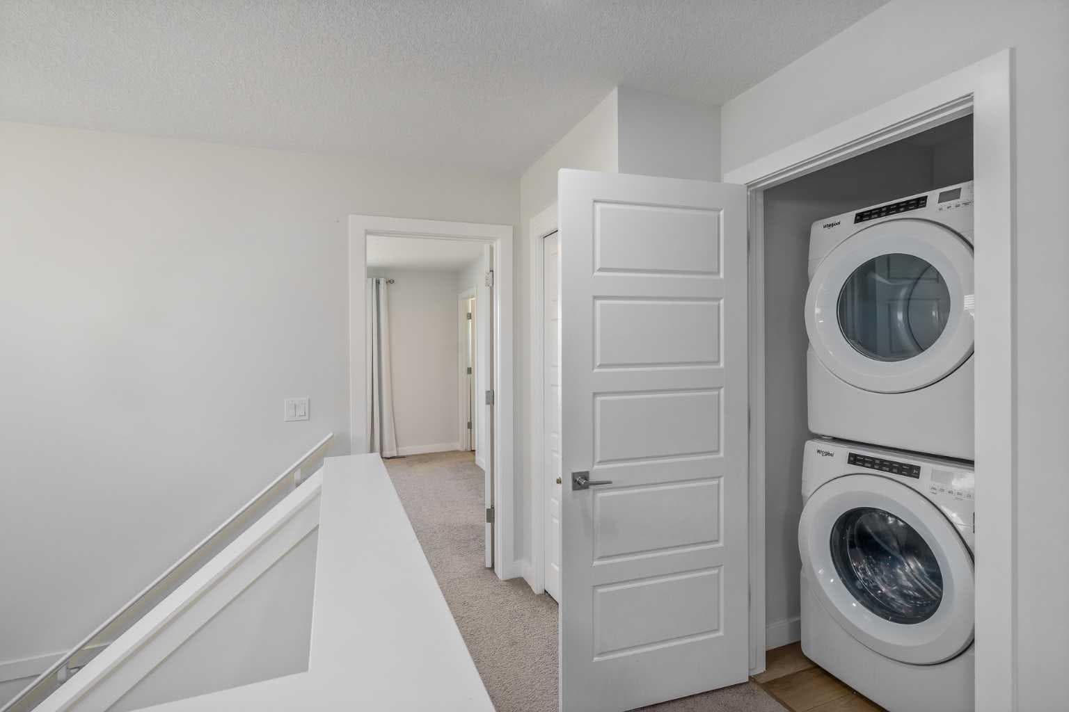 352 Chelsea Passage W