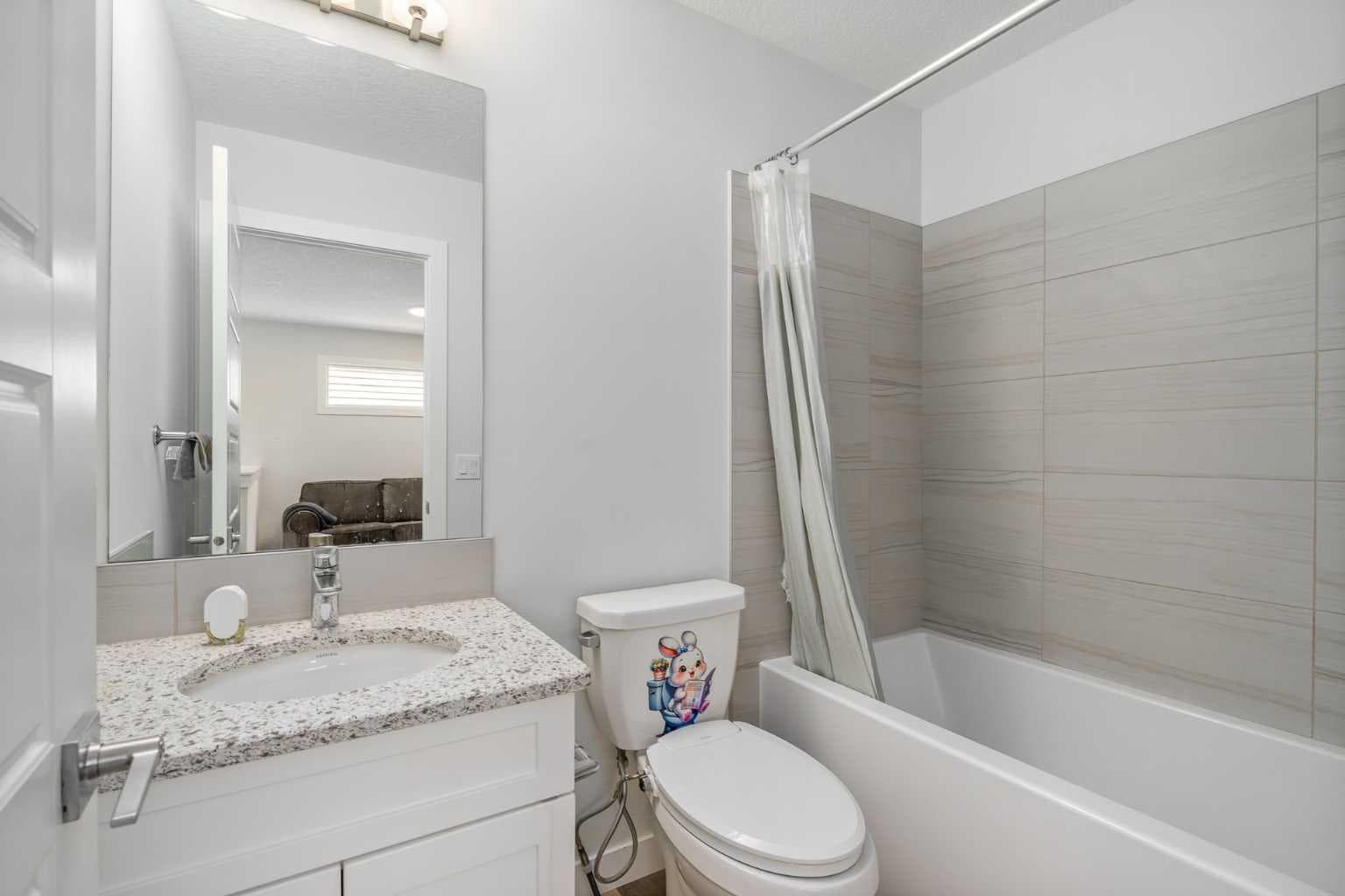 352 Chelsea Passage W