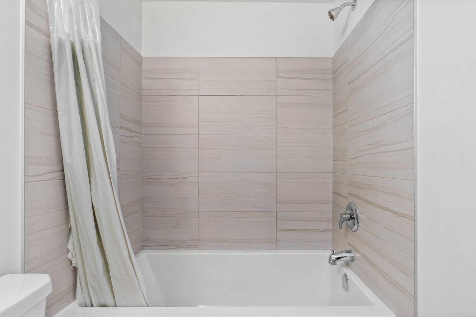 352 Chelsea Passage W