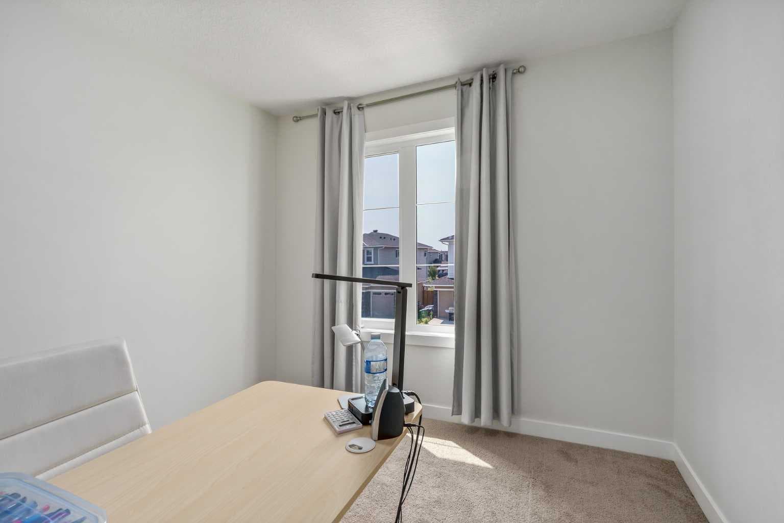 352 Chelsea Passage W