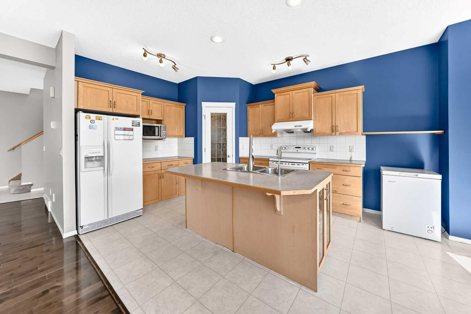 16 Royal Birch Rise NW