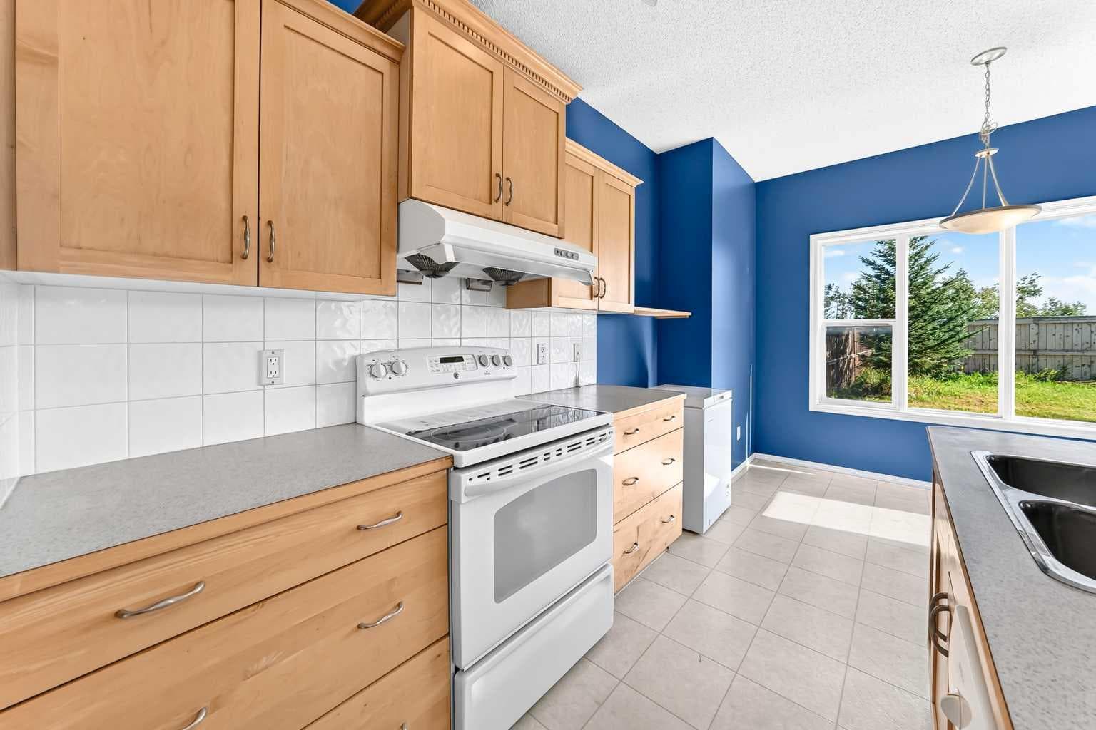 16 Royal Birch Rise NW