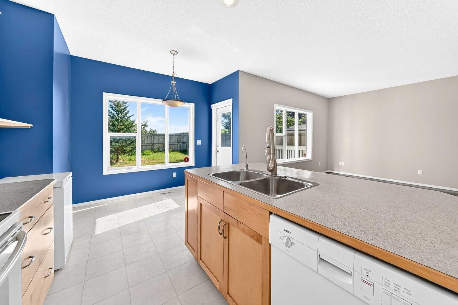 16 Royal Birch Rise NW