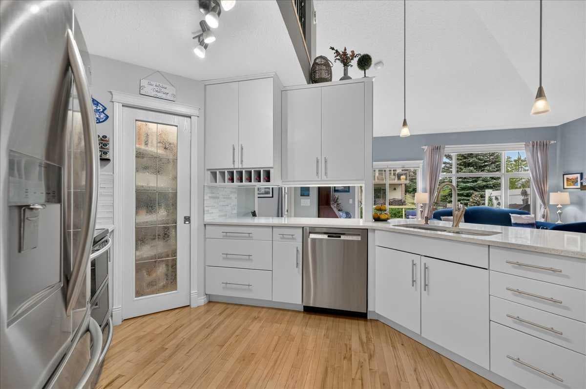 248 Springbank Villas SW
