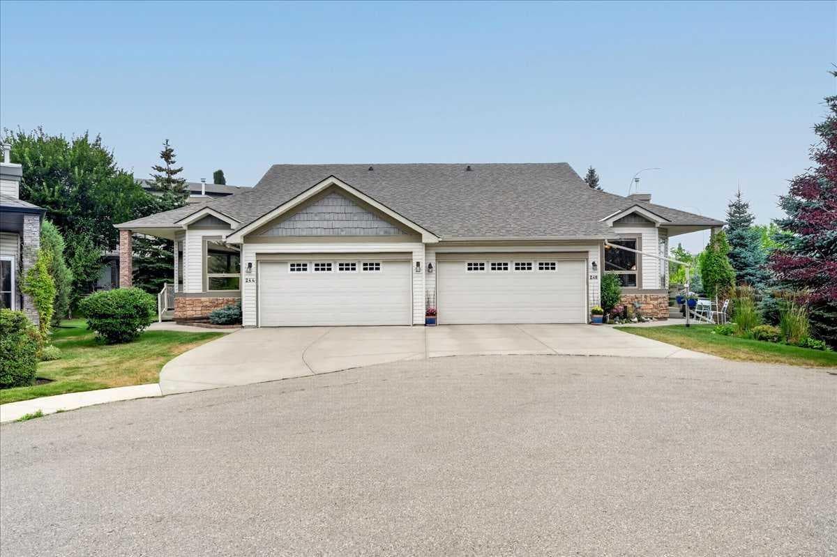 248 Springbank Villas SW